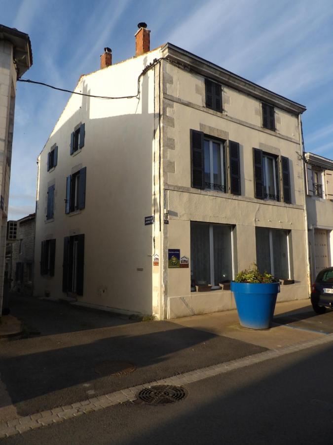 Chez Lorette Mauze-sur-le-Mignon Exterior photo